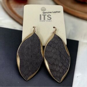 ITS Sense Leather Earrings Gray